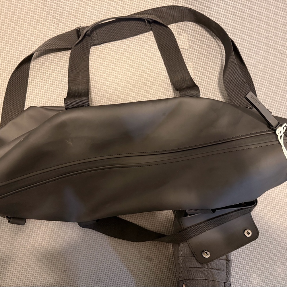 GUC Rains Hilo Weekend Black Duffel Bag Small - Picture 9 of 15